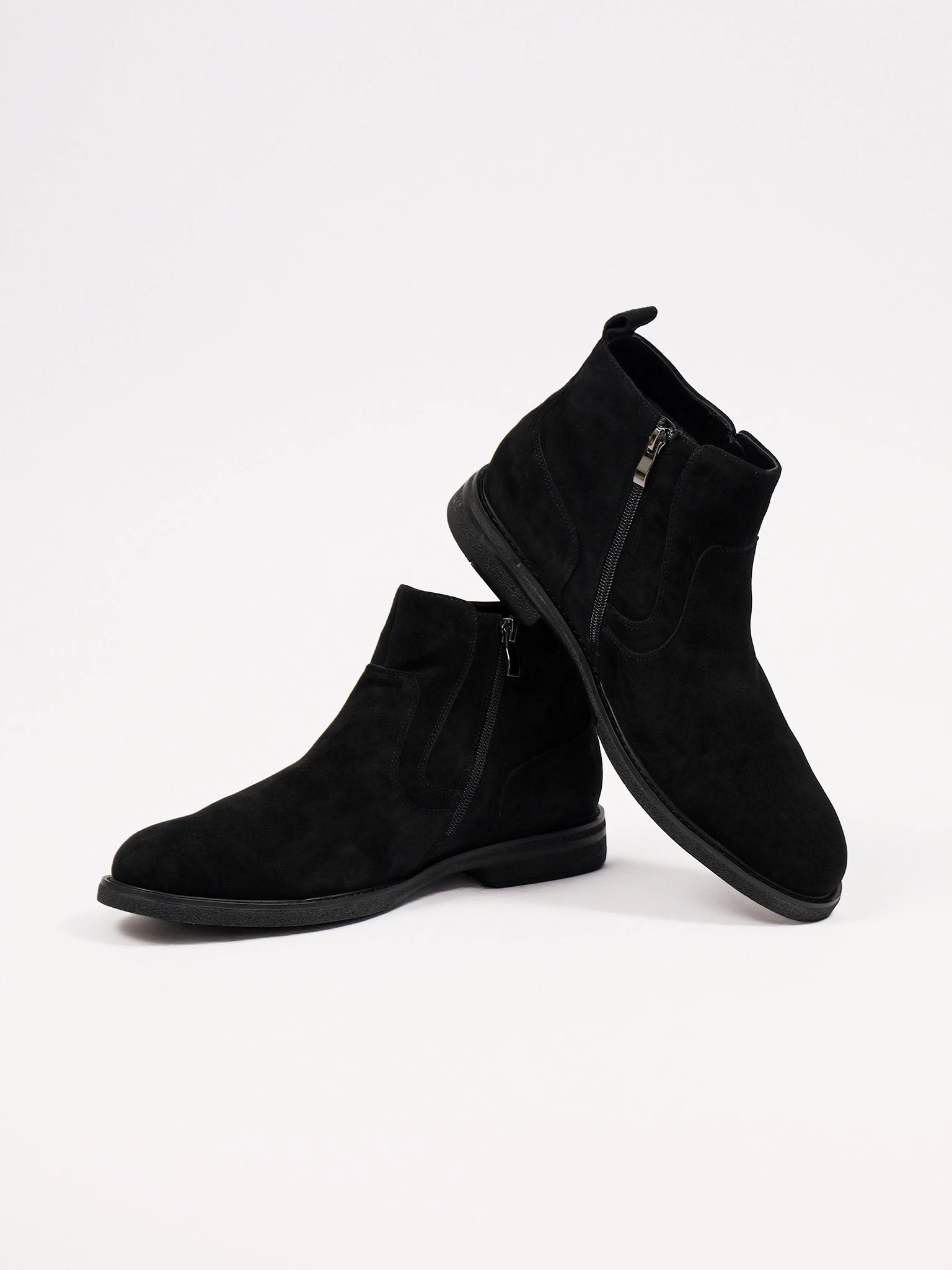 Ботинки черного цвета из натурального велюра